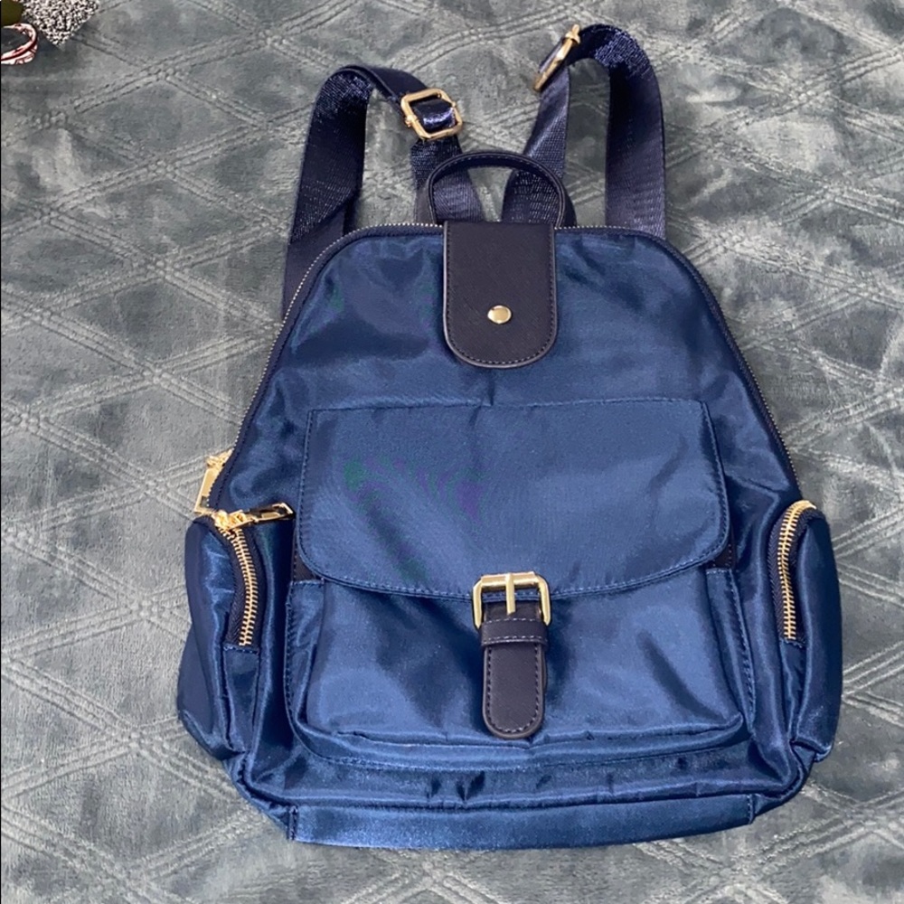 Backpacks - Picture 3 of 4
